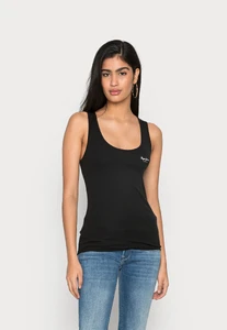 Giovanna Pinho Pepe Jeans 1.jpg