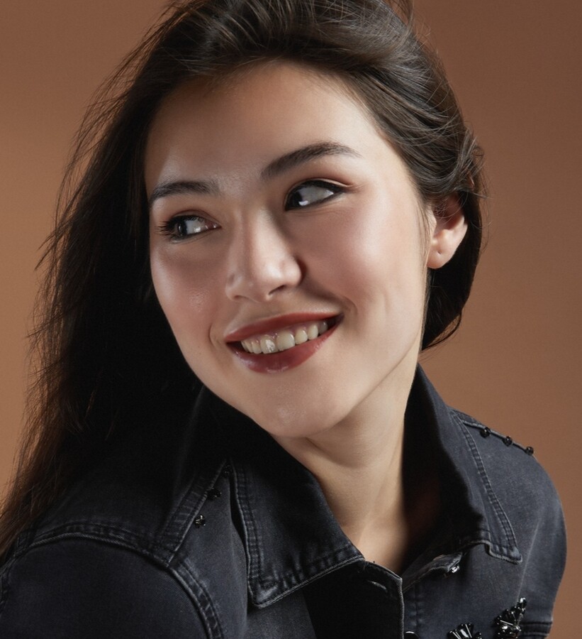Elena Miro models