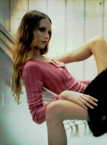 Ivanow_Prada_Fall_Winter_2001_02_05.thumb.png.1d3b65c43cabee51d864c4d7c6a4b4a0.png