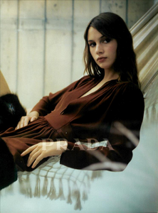 Ivanow_Prada_Fall_Winter_2001_02_06.thumb.png.4b6bb7bf8508244f90d60e5dc98c04d3.png
