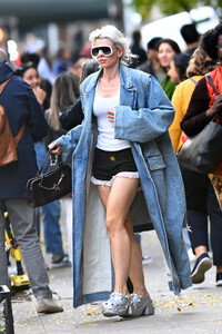 Julia_Fox_out_in_New_York_11-07-2024__12_.jpg