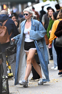Julia_Fox_out_in_New_York_11-07-2024__14_.jpg