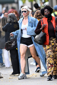 Julia_Fox_out_in_New_York_11-07-2024__8_.jpg