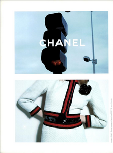 Lagerfeld_Chanel_Fall_Winter_2001_02_01.thumb.png.e83320e4d107ba8d636ecf3c03ce2c12.png
