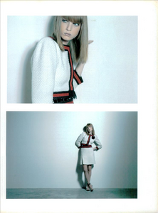 Lagerfeld_Chanel_Fall_Winter_2001_02_02.thumb.png.bb23e5599f5fed5bd7788a5fc3db29e0.png