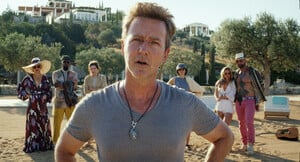 MCBR-STILLS-GLASSONION-2022_28129.jpg