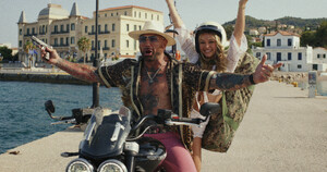 MCBR-STILLS-GLASSONION-2022_28229.jpg