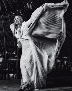 Marie_Claire_2025_01-165.jpg