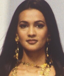 MarielouPh-faces93--300.jpg.6dfad96a61e08d4eeed7589a2ca3ce52.jpg