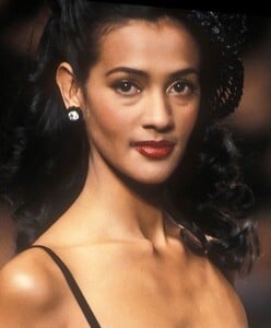 MarielouPh-faces95--300.jpg.f39d8f098b30722425c9c4c38cc87949.jpg