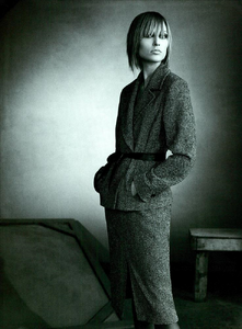 Meisel_Max_Mara_Fall_Winter_2001_02_01.thumb.png.2776def4dbf984e3c9e9bf68ba48e7b1.png