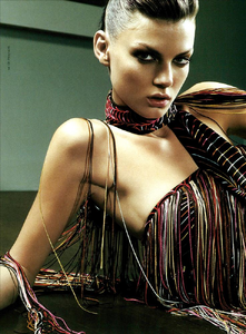 Mert__Marcus_Missoni_Fall_Winter_2001_02_01.thumb.png.55e2cbd307df550e14bae001e504a848.png