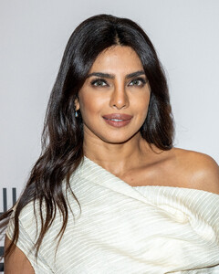 Priyanka_Malaysia_281229~41.jpg
