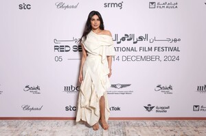 Priyanka_Malaysia_281629~36.jpg