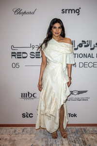 Priyanka_Malaysia_28229~56.jpg