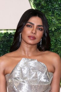 Priyanka_Malaysia_283129~24.jpg