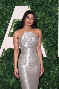 Priyanka_Malaysia_283229~22.jpg