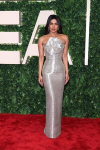 Priyanka_Malaysia_283329~21.jpg