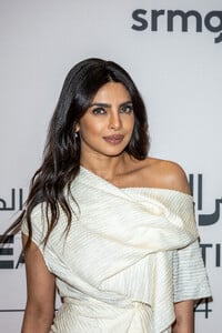 Priyanka_Malaysia_28429~58.jpg