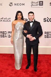 Priyanka_Malaysia_285229~10.jpg