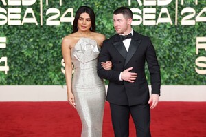 Priyanka_Malaysia_286329~9.jpg