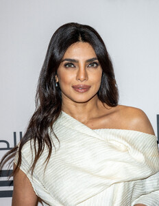 Priyanka_Malaysia_28729~53.jpg