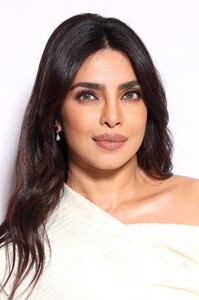 Priyanka_Malaysia_288629~5.jpg