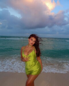 Sofia_Jamora_in_Bikini_12-18-2024__7_.jpg