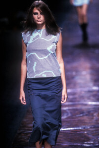 VersusbyDonatella1999WomenRTW86.thumb.jpg.c7e9fec764f31057f704fab6cae3d104.jpg