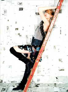 Walker_Blumarine_Fall_Winter_2001_02_15.thumb.png.68c1fe3e0b5a8718e777175b0dece9bd.png
