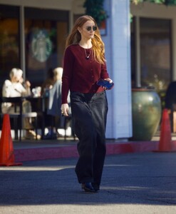 ashlee-simpson-out-for-christmas-shopping-in-bel-air-12-12-2024-1.jpg