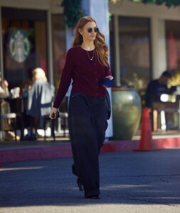 ashlee-simpson-out-for-christmas-shopping-in-bel-air-12-12-2024-2.jpg