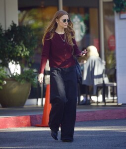 ashlee-simpson-out-for-christmas-shopping-in-bel-air-12-12-2024-6.jpg
