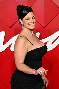 ashley-graham-at-fashion-awards-2024-presented-by-pandora-at-royal-albert-hall-in-london-12-02-2024-0.jpg