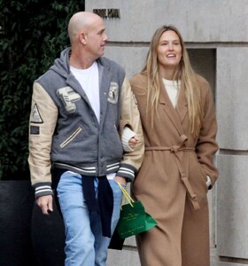 bar-refaeli-and-adi-ezra-out-in-rome-12-03-2024-4.thumb.jpg.cc37607bbaa3a990e25d4ac1b6c24627.jpg