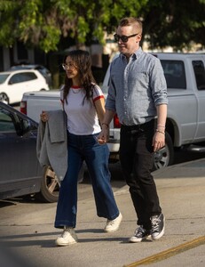 brenda-song-and-macaulay-culkinout-in-los-angeles-04-25-2023-1.thumb.jpg.893e438822c91afbb1082d0a01be90a3.jpg
