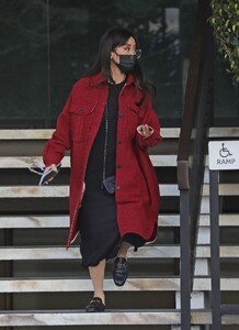 brenda-song-leaves-a-clinic-in-beverly-hills-01-25-2022-1.jpg