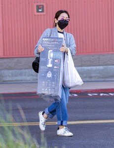 brenda-song-shopping-a-dyson-heater-in-burbank-01-17-2023-0.jpg