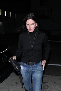 courteney-cox-keeps-it-casual-for-dinner-at-giorgio-baldi-12.20.2024-0.jpg