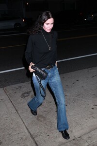 courteney-cox-spotted-at-giorgio-baldi-in-santa-monica-12.20.2024-2.jpg