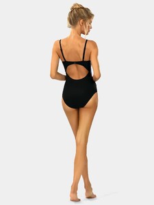 czarny-stroj-kapielowy-jednoczesciowy-w-kwiaty-push-up-F28C-900-modelka2.jpg