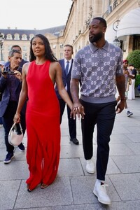 gabrielle-union-and-dwyane-wade-leaves-their-hotel-in-paris-08-09-2024-0.jpg