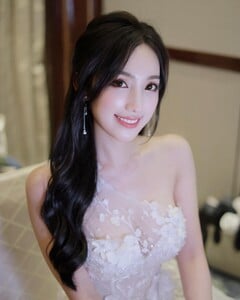 hedy_hoiyi_464948106_906304747726461_2952301138950188003_n.jpg