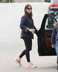 jennifer-ganrer-out-and-about-in-brentwood-11-27-2024-2.jpg