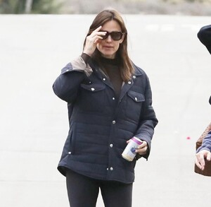 jennifer-ganrer-out-and-about-in-brentwood-11-27-2024-4.jpg