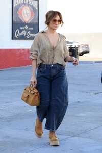 jennifer-lopez-enjoys-a-candy-cane-while-shopping-in-west-hollywood-12-01-2024-0.jpg