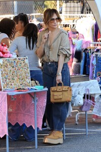 jennifer-lopez-enjoys-a-candy-cane-while-shopping-in-west-hollywood-12-01-2024-5.jpg