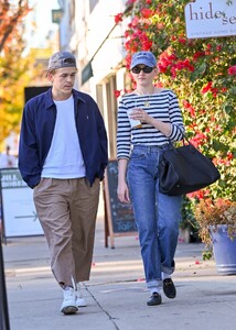 julia-garner-and-john-owen-lowe-enjoy-casual-lunch-at-joan-s-on-third-in-studio-city-12.18.2024-0.jpg