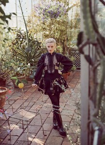julia-garner-in-marie-claire-australia-january-2025-3.jpg