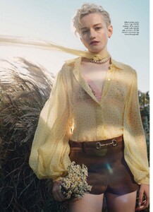 julia-garner-in-marie-claire-australia-january-2025-7.jpg